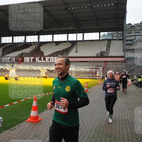 07.12.2025 - St. Pauli X-Mass-Run No. 15 Fabian Wolf http://msf.ph/oto/9398493 07.12.2025 10:51:37 Ziel 275, 1047, 2103, 2105, 2327, 2332, 2553, 2642, 2643, 2674, 2959, 4862 meine-sportfotos.de