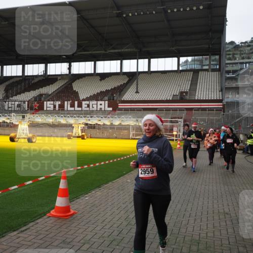 07.12.2025 - St. Pauli X-Mass-Run No. 15 Fabian Wolf http://msf.ph/oto/9398498 07.12.2025 10:51:38 Ziel 275, 1047, 2103, 2105, 2327, 2332, 2553, 2642, 2643, 2674, 2959, 4862 meine-sportfotos.de