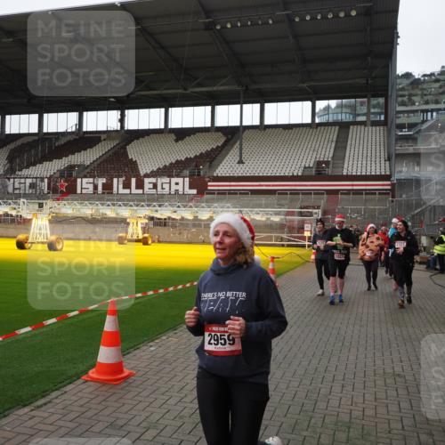 07.12.2025 - St. Pauli X-Mass-Run No. 15 Fabian Wolf http://msf.ph/oto/9398499 07.12.2025 10:51:38 Ziel 275, 1047, 2103, 2105, 2327, 2332, 2553, 2642, 2643, 2674, 2959, 4862 meine-sportfotos.de