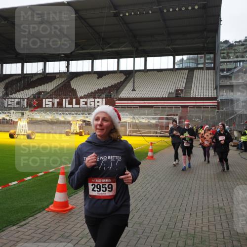 07.12.2025 - St. Pauli X-Mass-Run No. 15 Fabian Wolf http://msf.ph/oto/9398500 07.12.2025 10:51:38 Ziel 275, 1047, 2103, 2105, 2327, 2332, 2553, 2642, 2643, 2674, 2959, 4862 meine-sportfotos.de