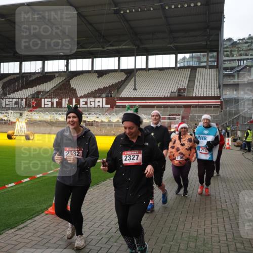 07.12.2025 - St. Pauli X-Mass-Run No. 15 Fabian Wolf http://msf.ph/oto/9398506 07.12.2025 10:51:42 Ziel 275, 328, 1047, 2103, 2105, 2327, 2332, 2553, 2642, 2643, 2674, 2959, 3223, 4862 meine-sportfotos.de