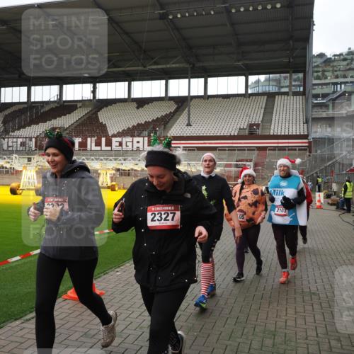 07.12.2025 - St. Pauli X-Mass-Run No. 15 Fabian Wolf http://msf.ph/oto/9398507 07.12.2025 10:51:42 Ziel 275, 328, 1047, 2103, 2105, 2327, 2332, 2553, 2642, 2643, 2674, 2959, 3223, 4862 meine-sportfotos.de