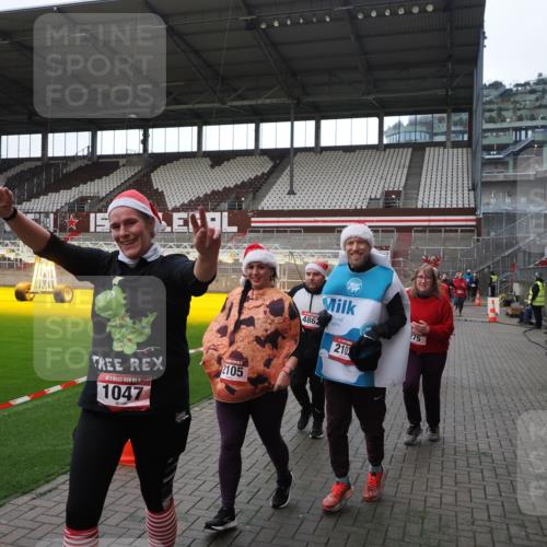 07.12.2025 - St. Pauli X-Mass-Run No. 15 Fabian Wolf http://msf.ph/oto/9398513 07.12.2025 10:51:43 Ziel 275, 328, 1047, 2103, 2105, 2327, 2332, 2553, 2642, 2643, 2674, 2959, 3223, 3228, 4862 meine-sportfotos.de