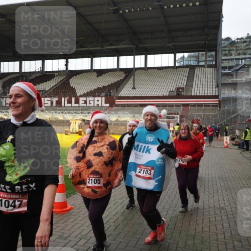 07.12.2025 - St. Pauli X-Mass-Run No. 15 Fabian Wolf http://msf.ph/oto/9398514 07.12.2025 10:51:44 Ziel 275, 328, 1047, 2103, 2105, 2327, 2332, 2553, 2593, 2607, 2642, 2643, 2674, 2959, 3223, 3228, 4862 meine-sportfotos.de