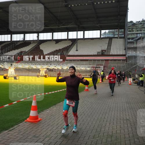 07.12.2025 - St. Pauli X-Mass-Run No. 15 Fabian Wolf http://msf.ph/oto/9398525 07.12.2025 10:51:48 Ziel 275, 328, 1047, 1964, 1982, 1984, 2103, 2105, 2165, 2327, 2332, 2553, 2593, 2607, 2836, 2837, 3223, 3228, 4862 meine-sportfotos.de