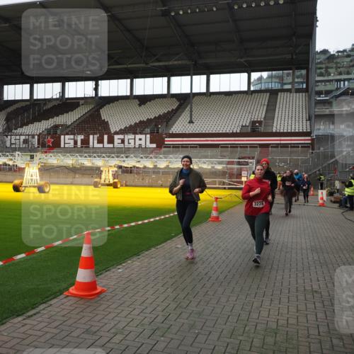 07.12.2025 - St. Pauli X-Mass-Run No. 15 Fabian Wolf http://msf.ph/oto/9398529 07.12.2025 10:51:49 Ziel 275, 328, 1047, 1964, 1982, 1984, 2103, 2105, 2165, 2327, 2332, 2553, 2593, 2607, 2836, 2837, 3223, 3228, 4862 meine-sportfotos.de