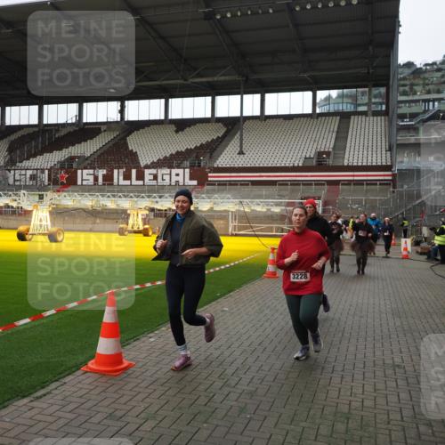 07.12.2025 - St. Pauli X-Mass-Run No. 15 Fabian Wolf http://msf.ph/oto/9398532 07.12.2025 10:51:50 Ziel 275, 328, 1964, 1982, 1984, 2103, 2105, 2165, 2327, 2332, 2553, 2593, 2607, 2836, 2837, 3223, 3228, 4862 meine-sportfotos.de