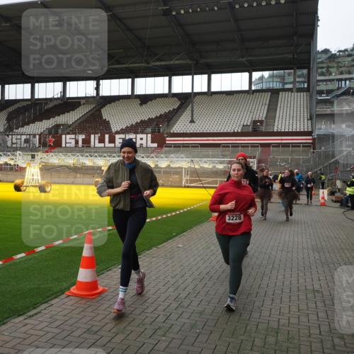 07.12.2025 - St. Pauli X-Mass-Run No. 15 Fabian Wolf http://msf.ph/oto/9398533 07.12.2025 10:51:50 Ziel 275, 328, 1964, 1982, 1984, 2103, 2105, 2165, 2327, 2332, 2553, 2593, 2607, 2836, 2837, 3223, 3228, 4862 meine-sportfotos.de