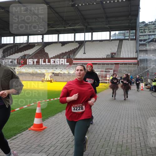 07.12.2025 - St. Pauli X-Mass-Run No. 15 Fabian Wolf http://msf.ph/oto/9398535 07.12.2025 10:51:51 Ziel 275, 328, 1964, 1982, 1984, 2103, 2105, 2165, 2327, 2332, 2553, 2593, 2607, 2836, 2837, 3223, 3228, 4862 meine-sportfotos.de
