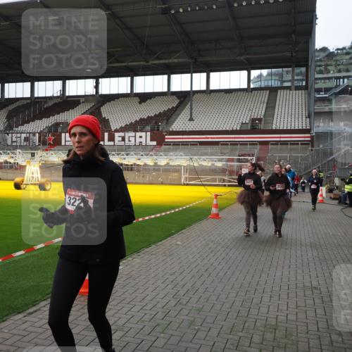 07.12.2025 - St. Pauli X-Mass-Run No. 15 Fabian Wolf http://msf.ph/oto/9398539 07.12.2025 10:51:52 Ziel 275, 328, 1964, 1982, 1984, 2165, 2553, 2593, 2607, 2836, 2837, 3223, 3228, 4550, 4862 meine-sportfotos.de