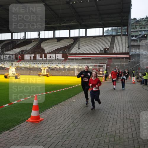 07.12.2025 - St. Pauli X-Mass-Run No. 15 Fabian Wolf http://msf.ph/oto/9398563 07.12.2025 10:51:59 Ziel 328, 1964, 1982, 1984, 2165, 2287, 2289, 2592, 2593, 2607, 2661, 2836, 2837, 3223, 3228, 4550 meine-sportfotos.de