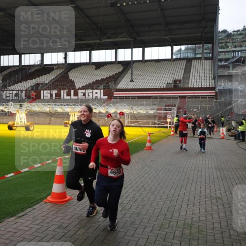 07.12.2025 - St. Pauli X-Mass-Run No. 15 Fabian Wolf http://msf.ph/oto/9398568 07.12.2025 10:52:00 Ziel 328, 1964, 1982, 1984, 2165, 2287, 2289, 2592, 2593, 2607, 2661, 2836, 2837, 3223, 3228, 4550, 4879 meine-sportfotos.de