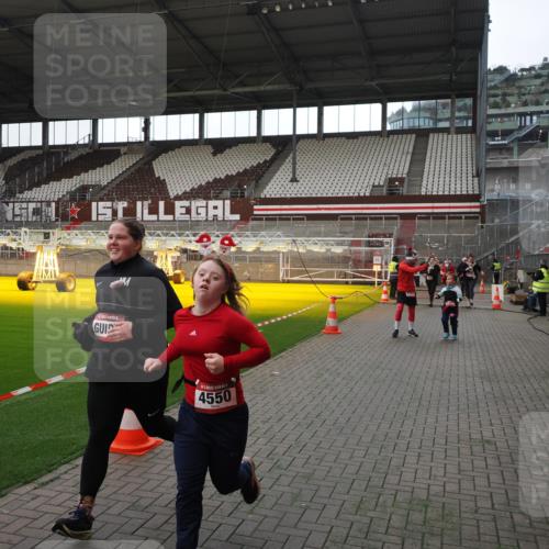 07.12.2025 - St. Pauli X-Mass-Run No. 15 Fabian Wolf http://msf.ph/oto/9398569 07.12.2025 10:52:00 Ziel 328, 1964, 1982, 1984, 2165, 2287, 2289, 2592, 2593, 2607, 2661, 2836, 2837, 3223, 3228, 4550, 4879 meine-sportfotos.de
