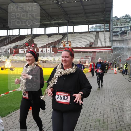 07.12.2025 - St. Pauli X-Mass-Run No. 15 Fabian Wolf http://msf.ph/oto/9398594 07.12.2025 10:52:09 Ziel 27, 2287, 2289, 2592, 2661, 4550, 4864, 4865, 4866, 4879, 4880 meine-sportfotos.de