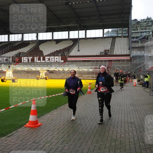 07.12.2025 - St. Pauli X-Mass-Run No. 15 Fabian Wolf http://msf.ph/oto/9398601 07.12.2025 10:52:10 Ziel 27, 499, 506, 2287, 2289, 2592, 2661, 4550, 4864, 4865, 4866, 4879, 4880 meine-sportfotos.de