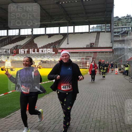 07.12.2025 - St. Pauli X-Mass-Run No. 15 Fabian Wolf http://msf.ph/oto/9398606 07.12.2025 10:52:11 Ziel 27, 499, 506, 654, 931, 2287, 2289, 2592, 2661, 4550, 4864, 4865, 4866, 4879, 4880 meine-sportfotos.de