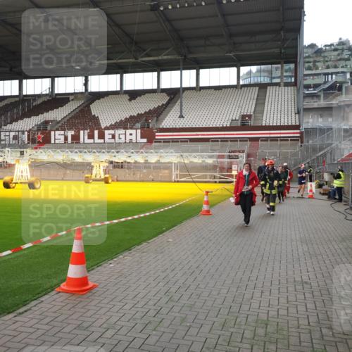 07.12.2025 - St. Pauli X-Mass-Run No. 15 Fabian Wolf http://msf.ph/oto/9398611 07.12.2025 10:52:12 Ziel 27, 499, 506, 654, 931, 1098, 2287, 2289, 2592, 2661, 4550, 4864, 4865, 4866, 4879, 4880 meine-sportfotos.de