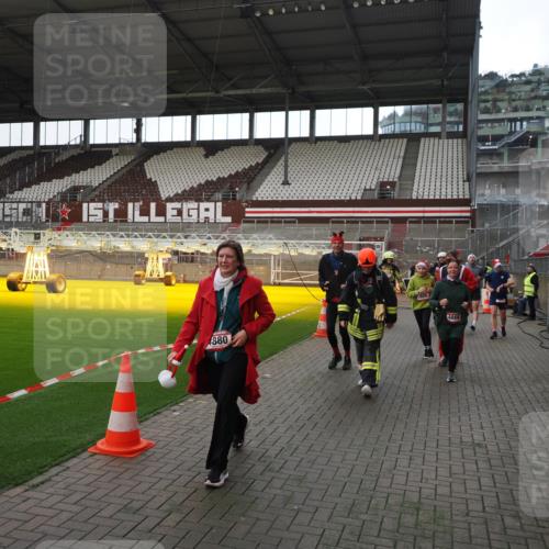 07.12.2025 - St. Pauli X-Mass-Run No. 15 Fabian Wolf http://msf.ph/oto/9398614 07.12.2025 10:52:16 Ziel 27, 499, 506, 654, 931, 1098, 2592, 2661, 4797, 4864, 4865, 4866, 4879, 4880 meine-sportfotos.de