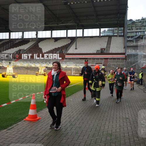 07.12.2025 - St. Pauli X-Mass-Run No. 15 Fabian Wolf http://msf.ph/oto/9398615 07.12.2025 10:52:16 Ziel 27, 499, 506, 654, 931, 1098, 2592, 2661, 4797, 4864, 4865, 4866, 4879, 4880 meine-sportfotos.de