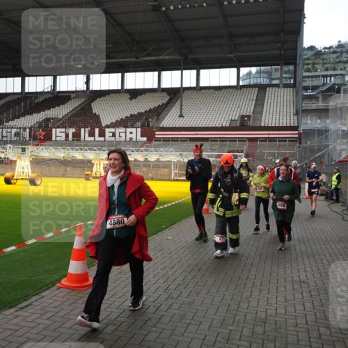 07.12.2025 - St. Pauli X-Mass-Run No. 15 Fabian Wolf http://msf.ph/oto/9398616 07.12.2025 10:52:17 Ziel 27, 499, 506, 654, 931, 1098, 2592, 2661, 4797, 4864, 4865, 4866, 4879, 4880, 4882 meine-sportfotos.de