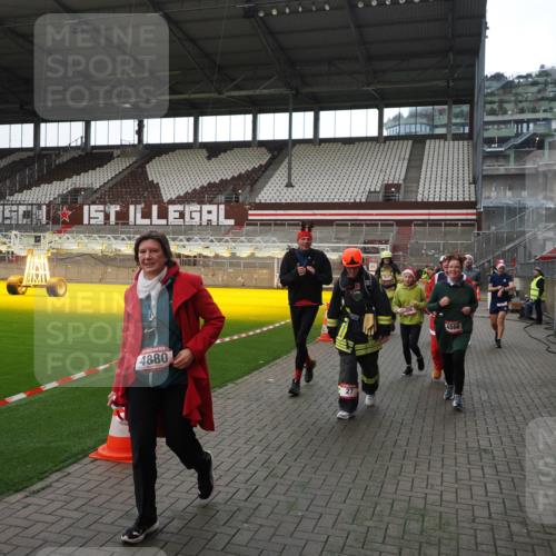 07.12.2025 - St. Pauli X-Mass-Run No. 15 Fabian Wolf http://msf.ph/oto/9398617 07.12.2025 10:52:17 Ziel 27, 499, 506, 654, 931, 1098, 2592, 2661, 4797, 4864, 4865, 4866, 4879, 4880, 4882 meine-sportfotos.de