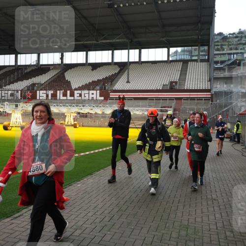 07.12.2025 - St. Pauli X-Mass-Run No. 15 Fabian Wolf http://msf.ph/oto/9398619 07.12.2025 10:52:17 Ziel 27, 499, 506, 654, 931, 1098, 2592, 2661, 4797, 4864, 4865, 4866, 4879, 4880, 4882 meine-sportfotos.de
