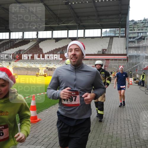 07.12.2025 - St. Pauli X-Mass-Run No. 15 Fabian Wolf http://msf.ph/oto/9398636 07.12.2025 10:52:21 Ziel 27, 499, 506, 654, 931, 1098, 4797, 4864, 4865, 4866, 4880, 4882 meine-sportfotos.de