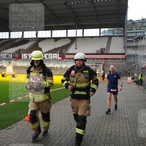 07.12.2025 - St. Pauli X-Mass-Run No. 15 Fabian Wolf http://msf.ph/oto/9398640 07.12.2025 10:52:21 Ziel 27, 499, 506, 654, 931, 1098, 4797, 4864, 4865, 4866, 4880, 4882 meine-sportfotos.de