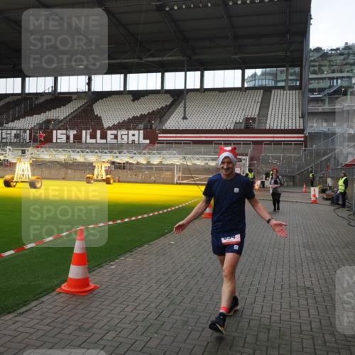 07.12.2025 - St. Pauli X-Mass-Run No. 15 Fabian Wolf http://msf.ph/oto/9398647 07.12.2025 10:52:23 Ziel 27, 499, 506, 654, 931, 1098, 4797, 4864, 4866, 4882 meine-sportfotos.de