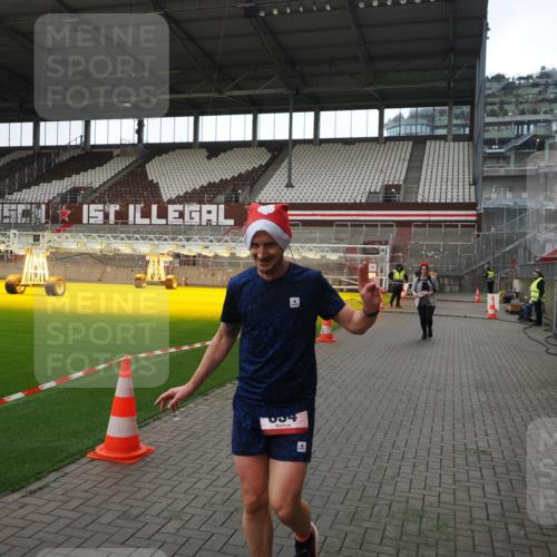07.12.2025 - St. Pauli X-Mass-Run No. 15 Fabian Wolf http://msf.ph/oto/9398651 07.12.2025 10:52:24 Ziel 27, 499, 506, 654, 931, 1098, 4797, 4864, 4866, 4882 meine-sportfotos.de