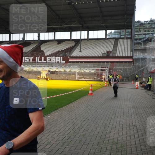 07.12.2025 - St. Pauli X-Mass-Run No. 15 Fabian Wolf http://msf.ph/oto/9398655 07.12.2025 10:52:24 Ziel 27, 499, 506, 654, 931, 1098, 4797, 4864, 4866, 4882 meine-sportfotos.de