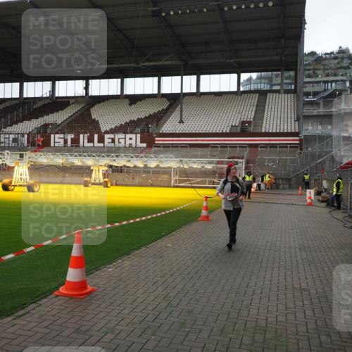 07.12.2025 - St. Pauli X-Mass-Run No. 15 Fabian Wolf http://msf.ph/oto/9398657 07.12.2025 10:52:26 Ziel 27, 499, 506, 654, 931, 1098, 4797, 4864, 4866, 4882 meine-sportfotos.de