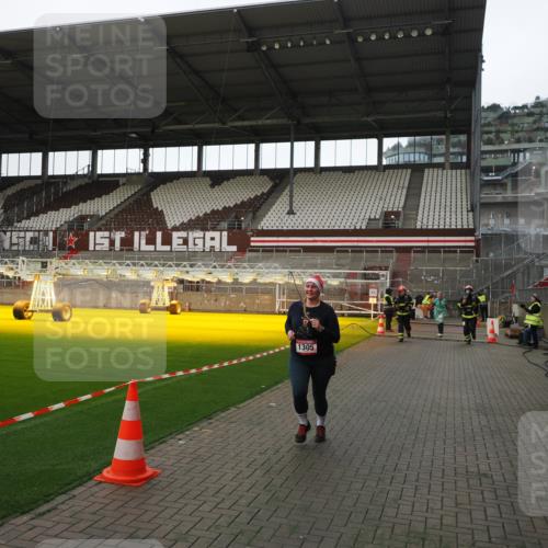 07.12.2025 - St. Pauli X-Mass-Run No. 15 Fabian Wolf http://msf.ph/oto/9398667 07.12.2025 10:52:44 Ziel 176, 262, 1305, 4859 meine-sportfotos.de