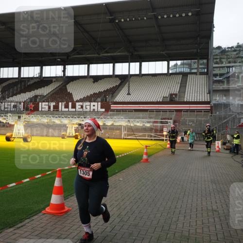 07.12.2025 - St. Pauli X-Mass-Run No. 15 Fabian Wolf http://msf.ph/oto/9398672 07.12.2025 10:52:45 Ziel 176, 262, 1305, 4859 meine-sportfotos.de