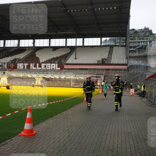 07.12.2025 - St. Pauli X-Mass-Run No. 15 Fabian Wolf http://msf.ph/oto/9398673 07.12.2025 10:52:48 Ziel 176, 262, 1305, 4859 meine-sportfotos.de