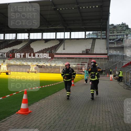 07.12.2025 - St. Pauli X-Mass-Run No. 15 Fabian Wolf http://msf.ph/oto/9398677 07.12.2025 10:52:49 Ziel 176, 262, 1305, 4859 meine-sportfotos.de