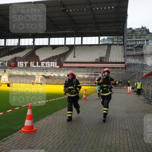 07.12.2025 - St. Pauli X-Mass-Run No. 15 Fabian Wolf http://msf.ph/oto/9398679 07.12.2025 10:52:49 Ziel 176, 262, 1305, 4859 meine-sportfotos.de