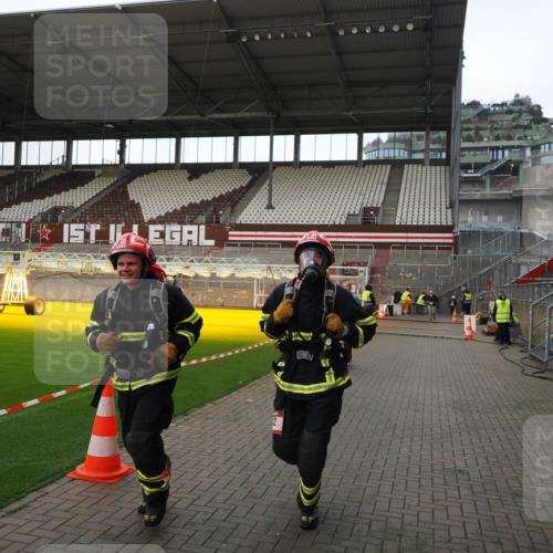 07.12.2025 - St. Pauli X-Mass-Run No. 15 Fabian Wolf http://msf.ph/oto/9398684 07.12.2025 10:52:50 Ziel 176, 262, 1305, 4859 meine-sportfotos.de