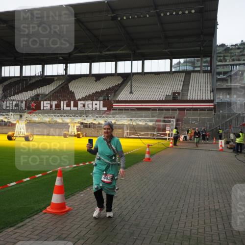 07.12.2025 - St. Pauli X-Mass-Run No. 15 Fabian Wolf http://msf.ph/oto/9398693 07.12.2025 10:52:54 Ziel 176, 262, 1305, 2673, 4859 meine-sportfotos.de