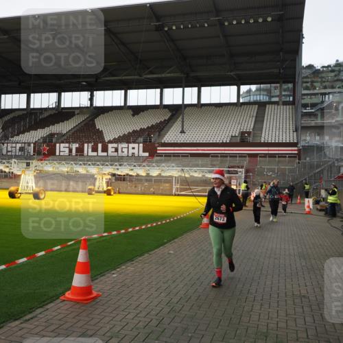 07.12.2025 - St. Pauli X-Mass-Run No. 15 Fabian Wolf http://msf.ph/oto/9398698 07.12.2025 10:53:02 Ziel 176, 262, 500, 504, 507, 510, 2673, 4859 meine-sportfotos.de