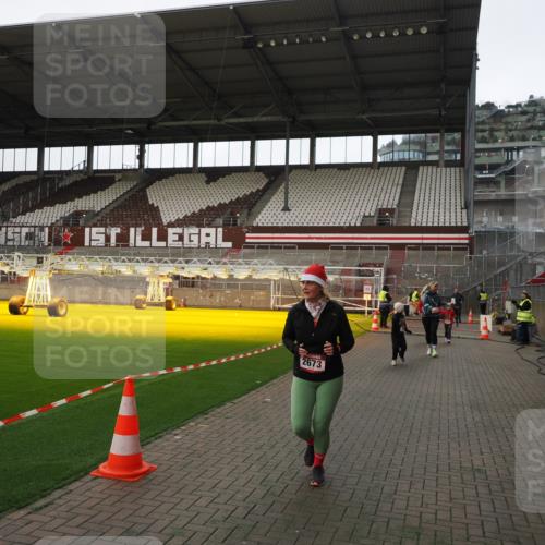 07.12.2025 - St. Pauli X-Mass-Run No. 15 Fabian Wolf http://msf.ph/oto/9398699 07.12.2025 10:53:02 Ziel 176, 262, 500, 504, 507, 510, 2673, 4859 meine-sportfotos.de