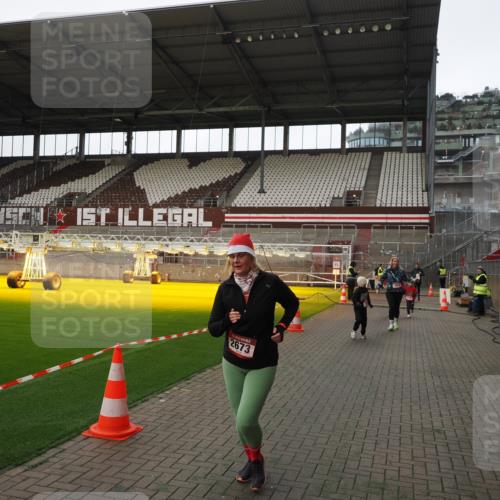 07.12.2025 - St. Pauli X-Mass-Run No. 15 Fabian Wolf http://msf.ph/oto/9398701 07.12.2025 10:53:02 Ziel 176, 262, 500, 504, 507, 510, 2673, 4859 meine-sportfotos.de