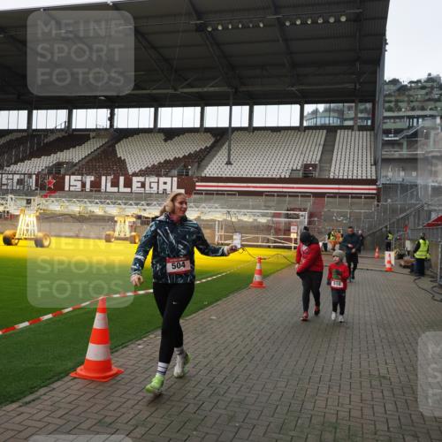 07.12.2025 - St. Pauli X-Mass-Run No. 15 Fabian Wolf http://msf.ph/oto/9398709 07.12.2025 10:53:07 Ziel 500, 504, 507, 510, 1684, 2673 meine-sportfotos.de