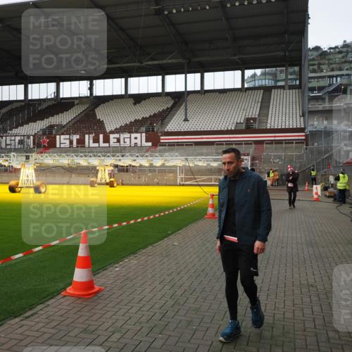 07.12.2025 - St. Pauli X-Mass-Run No. 15 Fabian Wolf http://msf.ph/oto/9398719 07.12.2025 10:53:16 Ziel 500, 504, 507, 510, 1684, 3128 meine-sportfotos.de