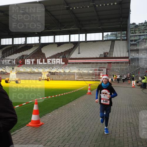 07.12.2025 - St. Pauli X-Mass-Run No. 15 Fabian Wolf http://msf.ph/oto/9398728 07.12.2025 10:53:24 Ziel 546, 3128 meine-sportfotos.de