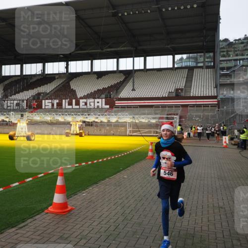07.12.2025 - St. Pauli X-Mass-Run No. 15 Fabian Wolf http://msf.ph/oto/9398729 07.12.2025 10:53:24 Ziel 546, 3128 meine-sportfotos.de