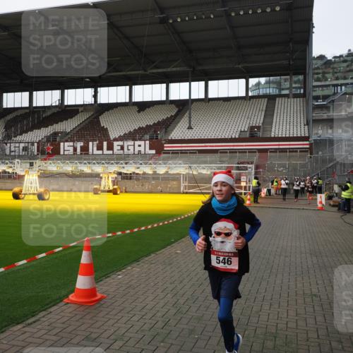 07.12.2025 - St. Pauli X-Mass-Run No. 15 Fabian Wolf http://msf.ph/oto/9398730 07.12.2025 10:53:25 Ziel 106, 546, 1680, 1683, 3128 meine-sportfotos.de