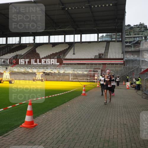 07.12.2025 - St. Pauli X-Mass-Run No. 15 Fabian Wolf http://msf.ph/oto/9398731 07.12.2025 10:53:30 Ziel 106, 546, 1679, 1680, 1681, 1682, 1683, 3128 meine-sportfotos.de