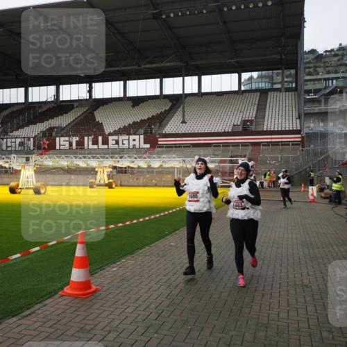 07.12.2025 - St. Pauli X-Mass-Run No. 15 Fabian Wolf http://msf.ph/oto/9398744 07.12.2025 10:53:33 Ziel 106, 546, 1679, 1680, 1681, 1682, 1683 meine-sportfotos.de