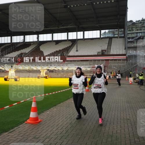 07.12.2025 - St. Pauli X-Mass-Run No. 15 Fabian Wolf http://msf.ph/oto/9398745 07.12.2025 10:53:33 Ziel 106, 546, 1679, 1680, 1681, 1682, 1683 meine-sportfotos.de